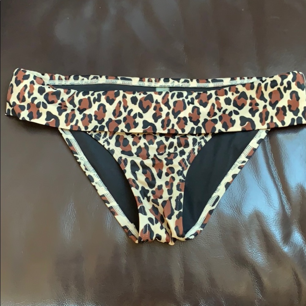 VICTORIAS SECRET ~ leopard bikini bottoms